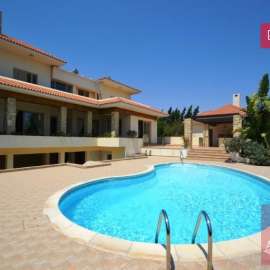 6 BED HOUSE FOR SALE